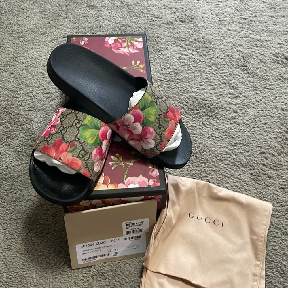 Women’s Gucci slides